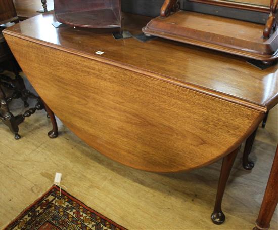 Drop leaf dining table